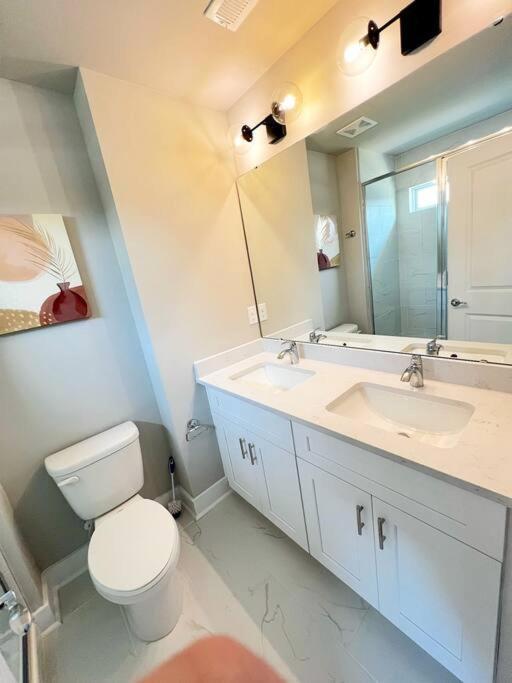 Brand New Build 10 Min- Uptown Villa Charlotte Eksteriør billede