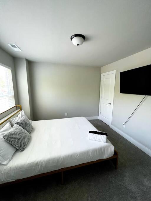 Brand New Build 10 Min- Uptown Villa Charlotte Eksteriør billede