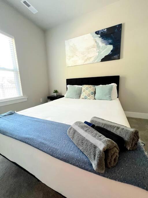 Brand New Build 10 Min- Uptown Villa Charlotte Eksteriør billede