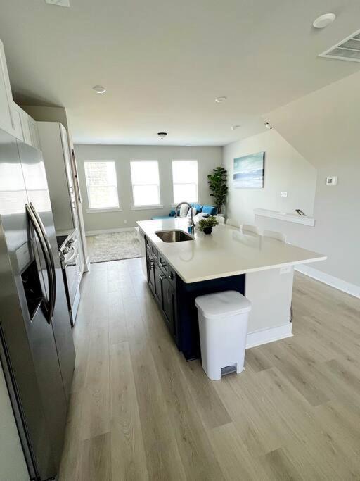 Brand New Build 10 Min- Uptown Villa Charlotte Eksteriør billede