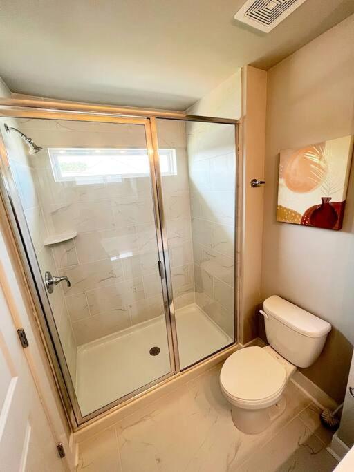 Brand New Build 10 Min- Uptown Villa Charlotte Eksteriør billede