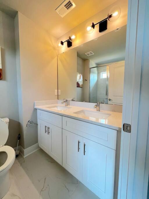 Brand New Build 10 Min- Uptown Villa Charlotte Eksteriør billede