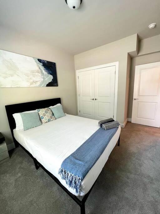 Brand New Build 10 Min- Uptown Villa Charlotte Eksteriør billede
