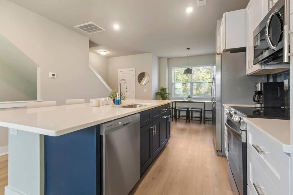 Brand New Build 10 Min- Uptown Villa Charlotte Eksteriør billede