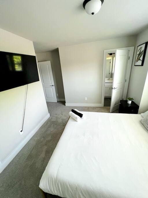 Brand New Build 10 Min- Uptown Villa Charlotte Eksteriør billede