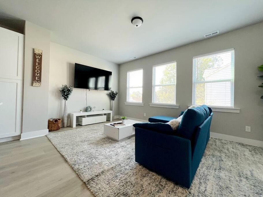 Brand New Build 10 Min- Uptown Villa Charlotte Eksteriør billede