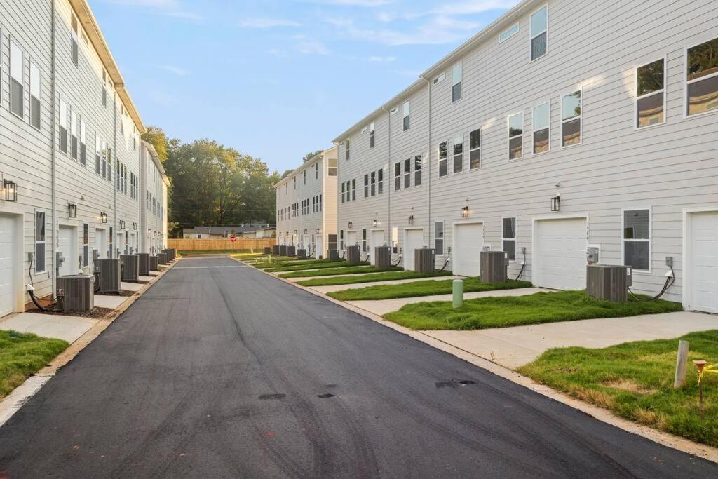 Brand New Build 10 Min- Uptown Villa Charlotte Eksteriør billede