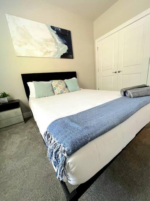 Brand New Build 10 Min- Uptown Villa Charlotte Eksteriør billede